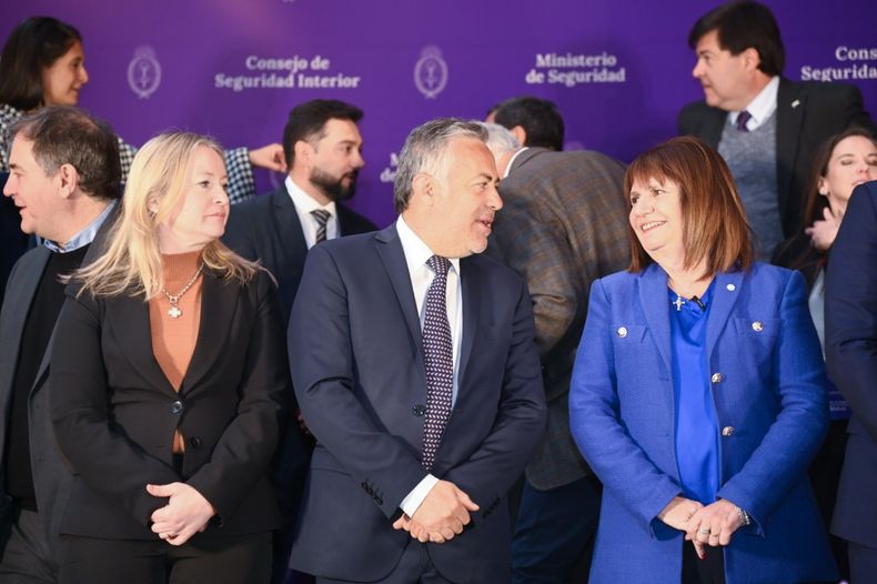 Línea de tres. Casado, Cornejo y Bullrich.