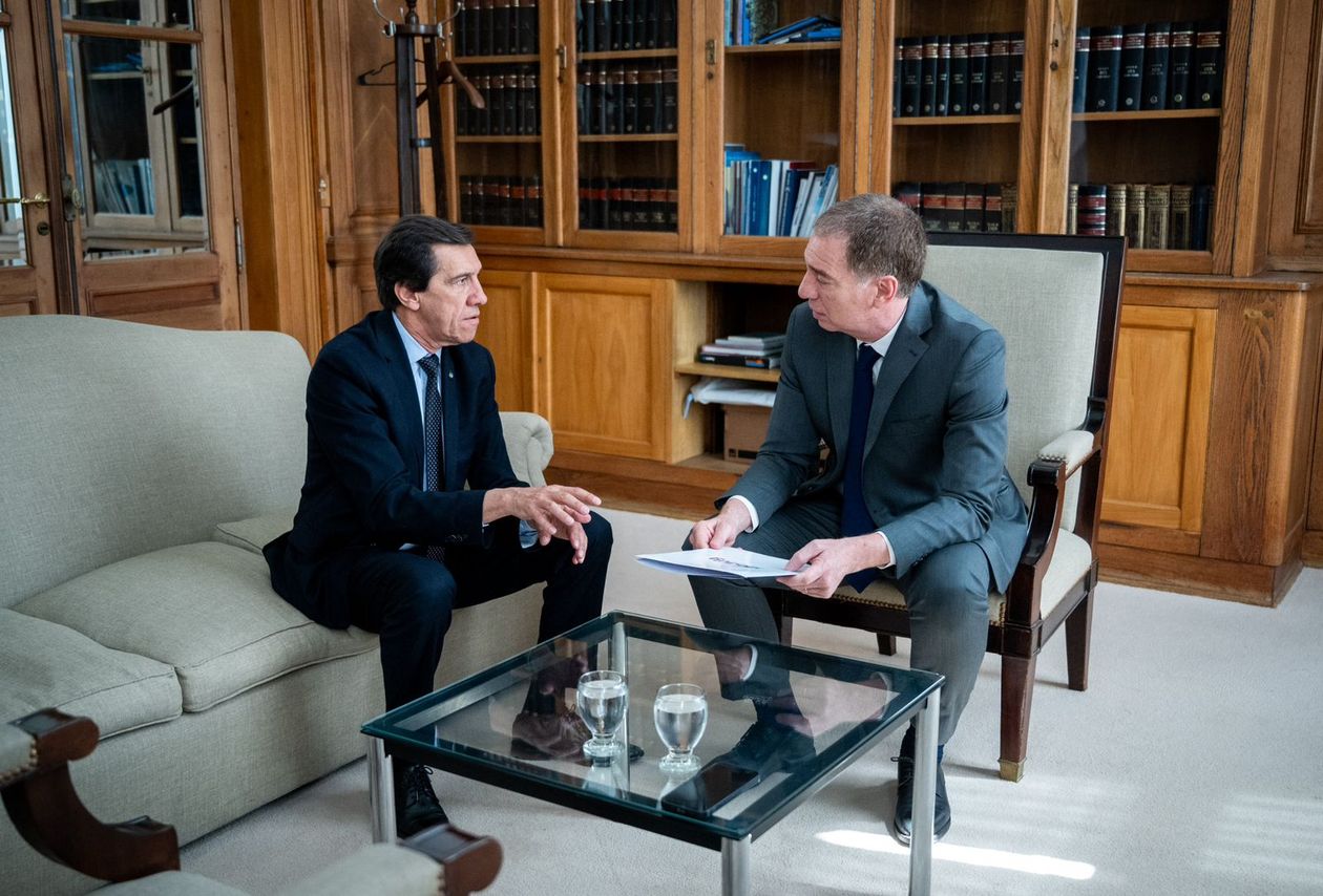 Carlos Sadir junto a Diego Santilli, el negociador de la Casa Rosada para quitar las PASO.