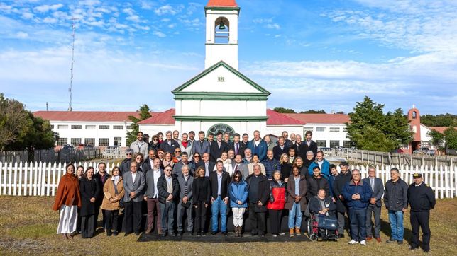 Pérez encabezó un encuentro con referentes académicos de Iberoamérica para fortalecer la cooperación en acción climatica y desarrollo sostenible en Tierra del Fuego y la región austral.  