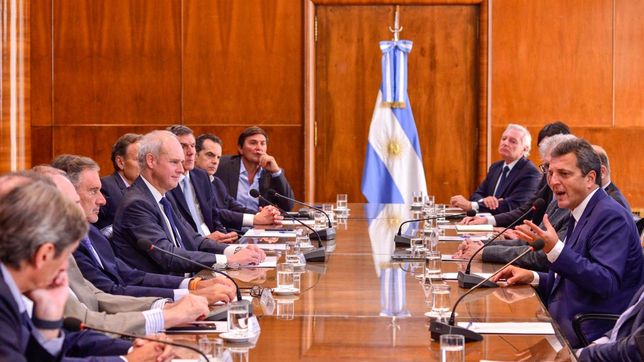 El ministro de Economía, Sergio Massa, anunció el canje de la deuda en pesos. 