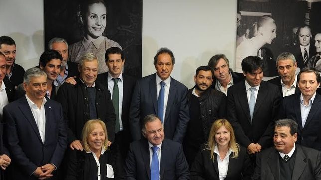 atemorizados por las internas, los barones suplicaron a scioli un gesto de contencion