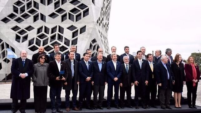 los gobernadores buscan que aranguren congele el tarifazo en la patagonia