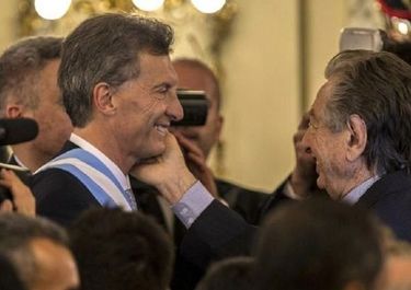 Sin velorio, el Presidente llega al mediodía desde el sur para despedir a su padre