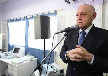 Acuña apuesta todo a demostrar gestión en Salud para blindarse del FpV