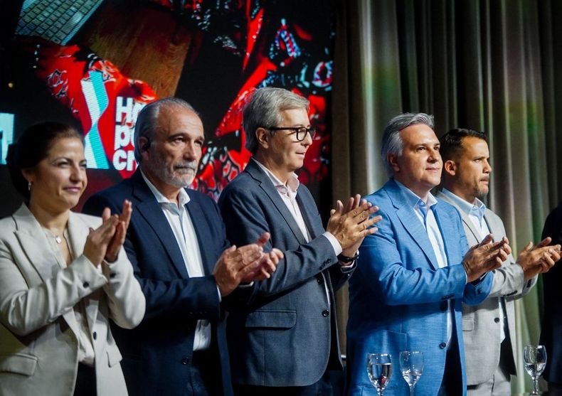 Martín Llaryora, junto al rector de la Universidad Nacional de Córdoba, Jhon Boretto, en un acto oficial 