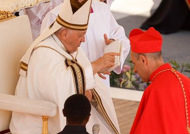 El papa Francisco crea cardenal a Tucho Fernández
