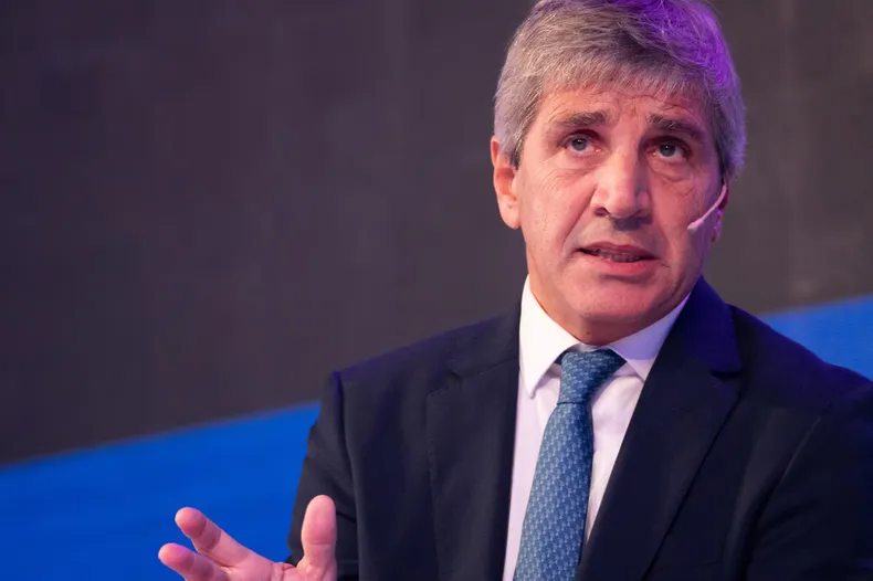Toto Caputo descarta el "riesgo kuka", pero admite que el mercado financiero no piensa lo mismo. ¿Semejante estigmatización del rival lo ayuda o lo complica para gestionar una economía que no termina de responderle? Toto Caputo descarta el "riesgo kuka", pero admite que el mercado financiero no piensa lo mismo. ¿Semejante estigmatización del rival lo ayuda o lo complica para gestionar una economía que no termina de responderle?