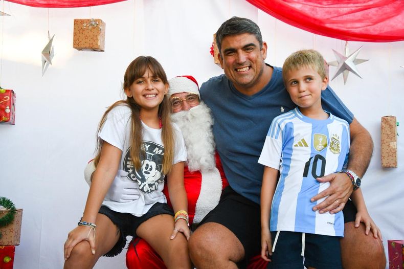 Paly Bensusán en familia durante las fiestas de fin de año: en el Senado, se pone la camiseta de los gobernadores peronistas.