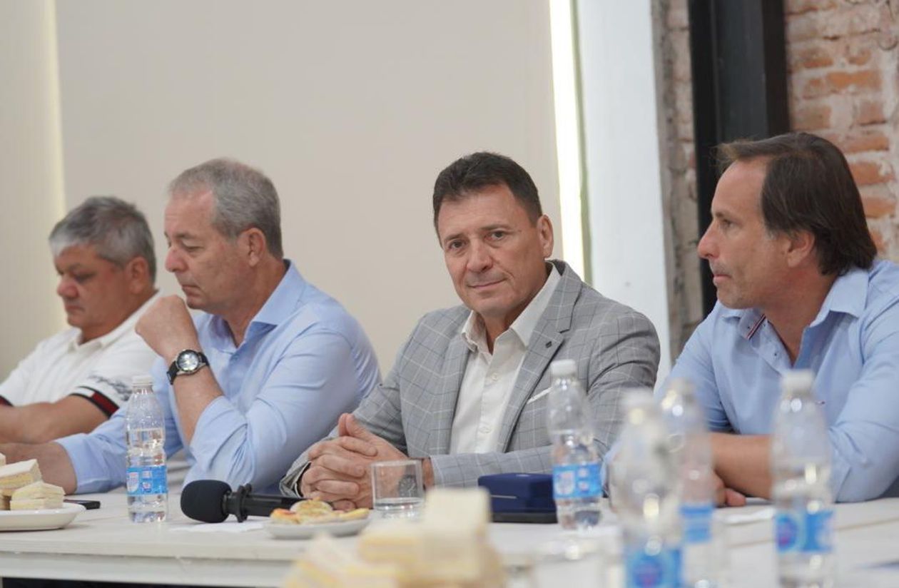 Los intendentes de cordón industrial en la reunión con el gobierno de Maximiliano Pullaro.