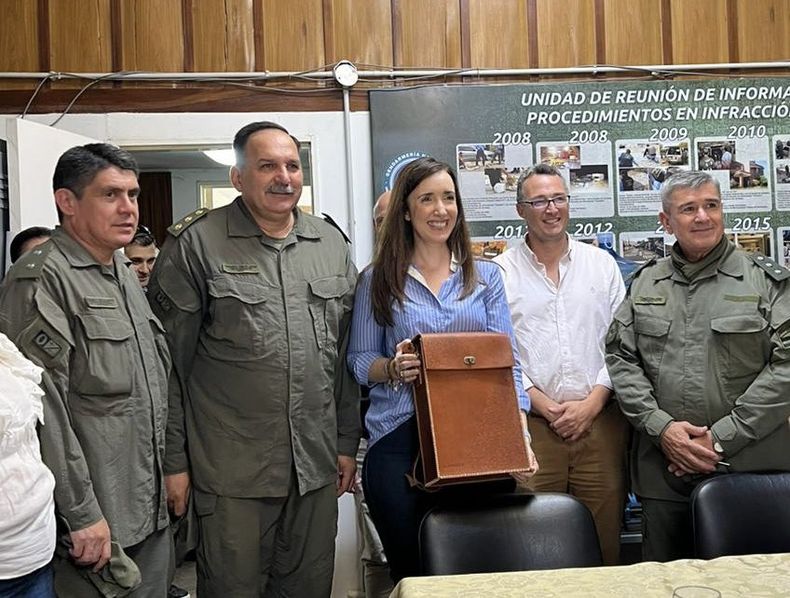 Pablo Cornet, junto a Victoria Villarruel durante su visita a Córdoba. 