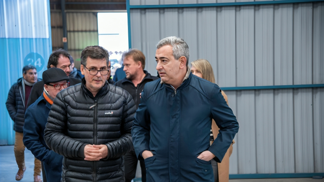 Ignacio Boero, candidato a presidente de Newells, junto al intendente de Rosario, Pablo Javkin.