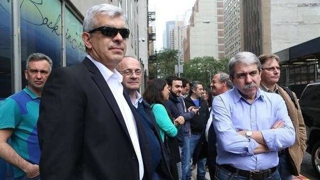 anibal-julian: patadas por debajo de la mesa