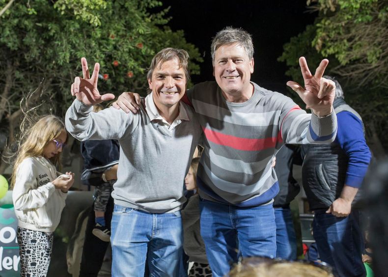 Juan Manuel Moroni y Carlos Briner encabezaron un plenario radical que rechazó una alianza con la LLA