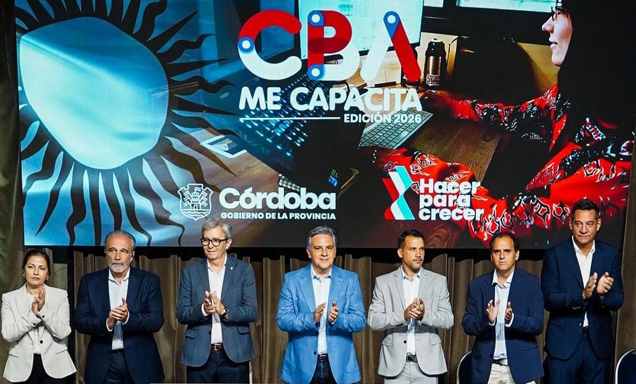 El rector de la Universidad Nacional de Córdoba, Jhon Boretto y el gobernador de Córdoba, Martín Llaryora, en un acto oficial