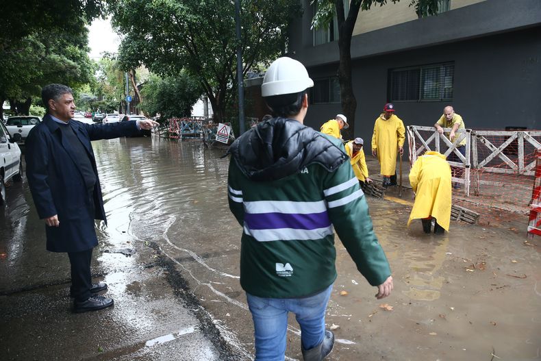 La Libertad Avanza aprovechó el temporal para burlarse de la gestión del PRO y golpear a Mauricio Macri.