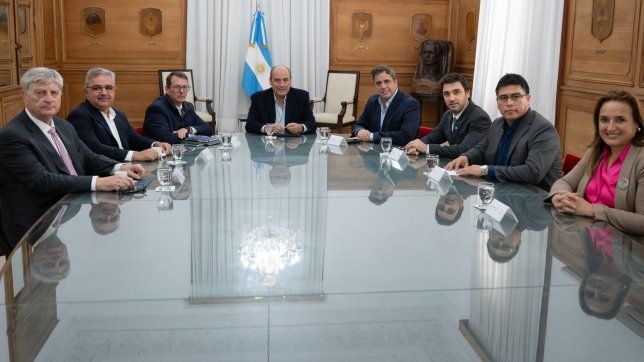 Guillermo Francos, junto a gobernadores.
