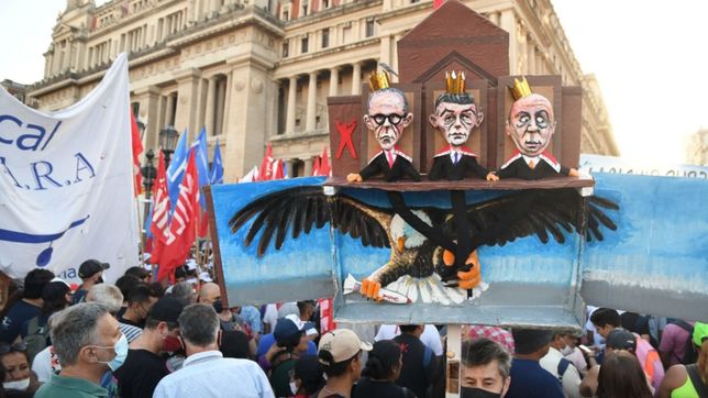 una multitud k marcho por justicia: ?con esta corte no hay democracia?