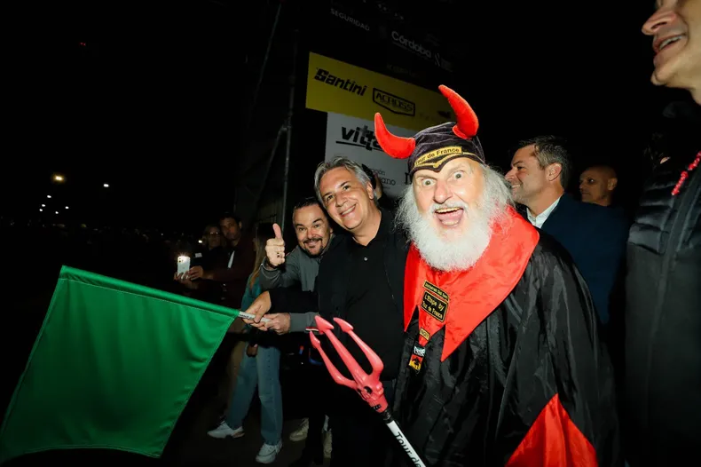 Martn Llaryora en un evento deportivo en Crdoba