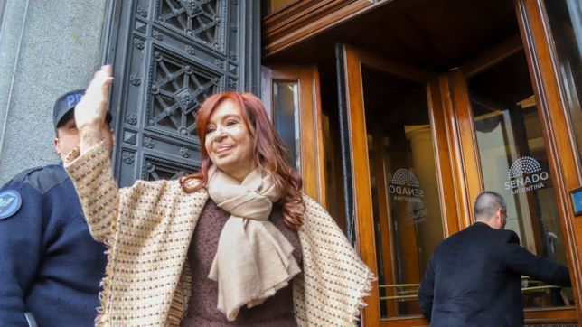 magia: cfk rompe el silencio, pero ya no para castigar al presidente