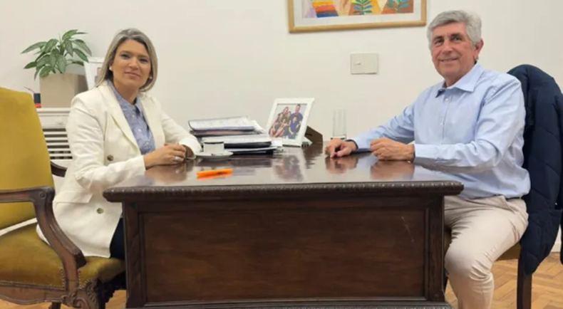 Marcelo Veiga, ex presidente de la Asociación de Hoteleros y Gastronómicos de San Martín de los Andes, con la senadora electa Nadia Márquez.