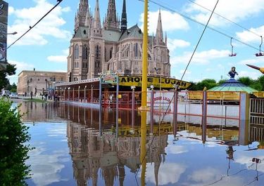 La crecida del río Luján llegó hasta la Basílica