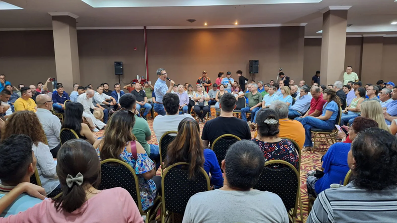 En el plenario de numerosas organizaciones del peronismo no coquista, resaltó el llamado a la unidad que hizo Gustavo Martínez: puerta abierta a negociar con Jorge Capitanich.