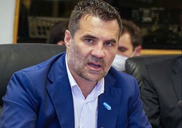 Martínez digiere la salida y vuelve a Neuquén para construir su candidatura