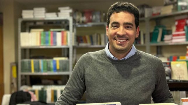 Adrián Ravier da clases en la Universidad Nacional de La Pampa. Quiso ser candidato en 2023 y se quedó con las ganas. ¿Es ahora?