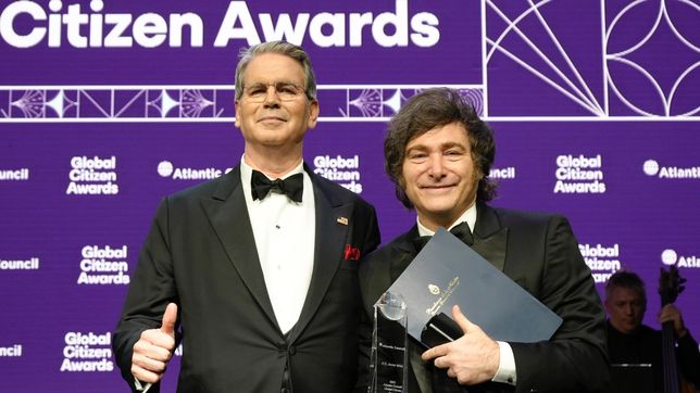 El secretario del Tesoro Scott Bessent, garante del nuevo plan económico, y Javier Milei.