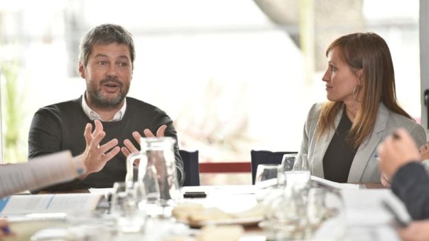 En una reunión reservada, Lammens abrió la puerta a regular a Uber