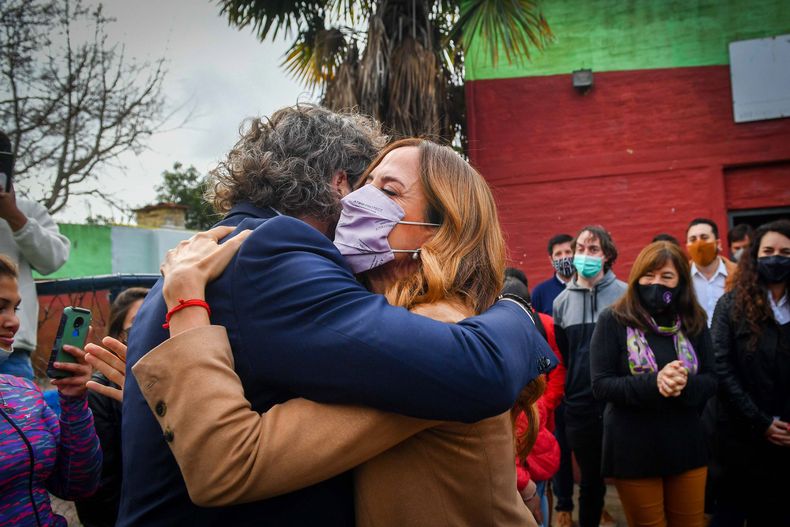 Santiago Cafiero y Victoria Tolosa Paz, en la cresta de una ola que terminó revolcando al peronismo.