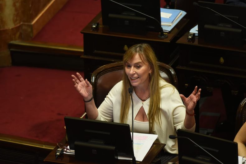 Juliana Di Tullio Juliana Di Tullio