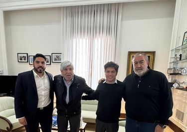 Héctor Daer, Hugo Moyano y Huguito Moyano, de la CGT, con Axel Kicillof