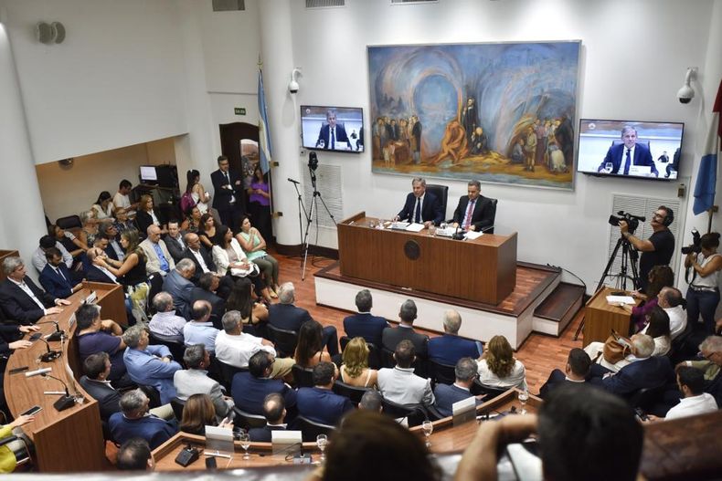 Apertura de sesiones ordinarias en el Concejo de Santa Fe.