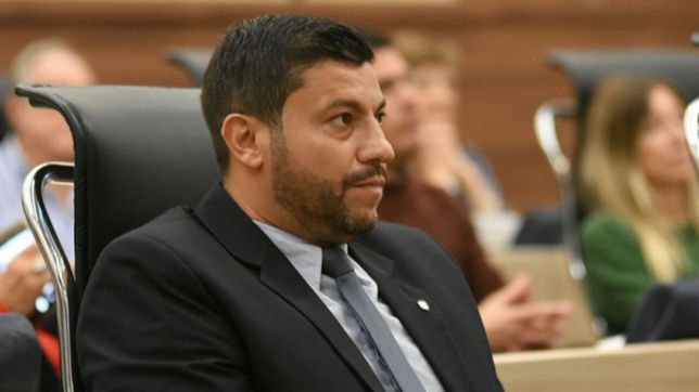 diputado santafesino acusa al gobierno provincial de generar ignorantes?