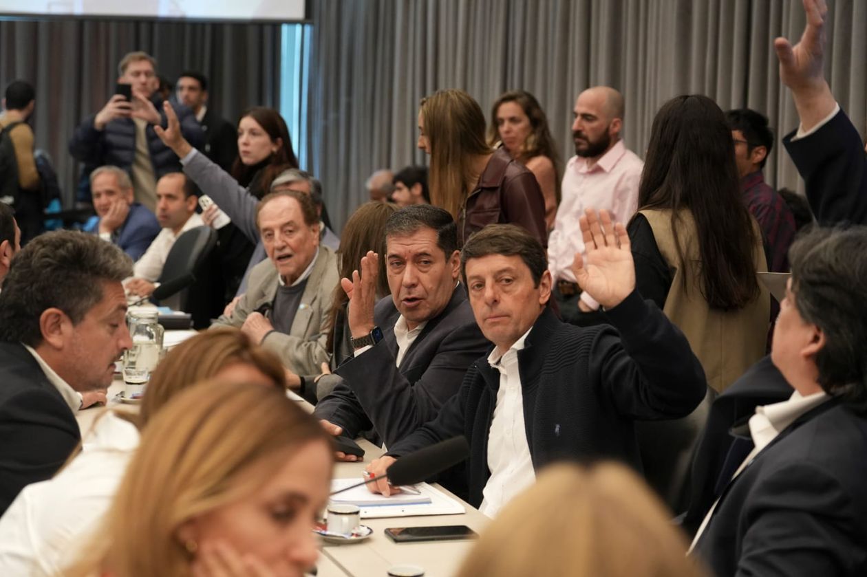 Presupuesto: Diputados de Unión por la Patria, piden que exponga Toto Caputo.&nbsp;