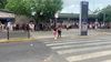 tension en ezeiza: piedrazos entre militantes de milei y de massa