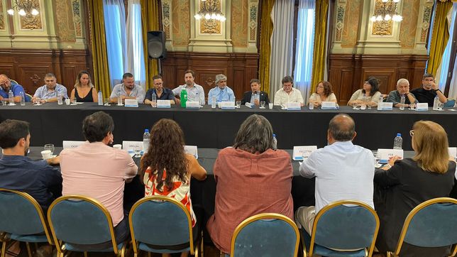 kicillof y una foto de unidad con los gremios antes de cruzar a la legislatura