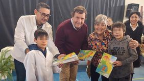 Batalla cultural en Río Negro: el gobierno publica un libro de texto de 5° grado con guiños a la minería