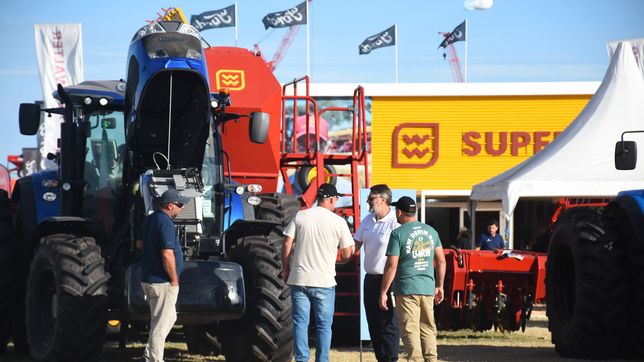 El campo se entusiasmó, sacó créditos, compra fierros y espera una gran campaña