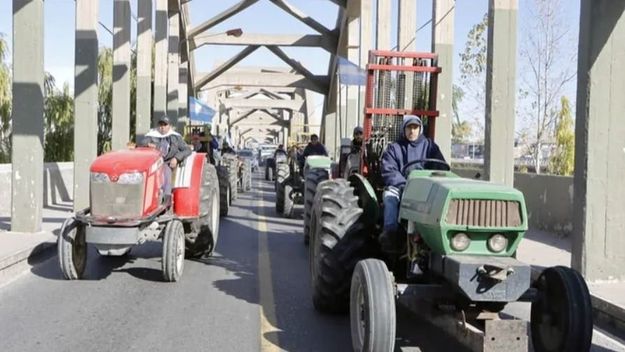 Carreras tuvo su tractorazo: fuerte reclamo de autoconvocados del Alto Valle