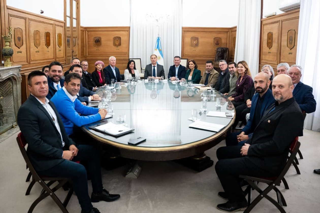 Diego Santilli negó a intendentes de Córdoba que exista un pacto entre Javier Milei y Martín Llaryora