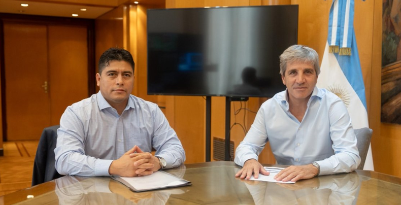 Santa Cruz: Toto Caputo habilitó un adelanto de $20 mil millones para que Vidal pueda pagar salarios (archivo).