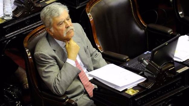Tras la orden de detención y desafuero, De Vido pidió licencia en Diputados