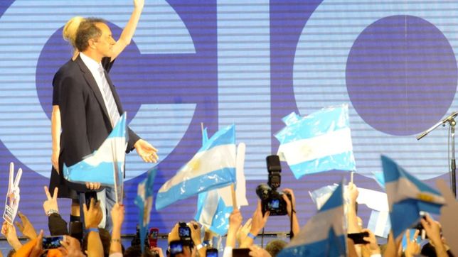 scioli hablo despues de medianoche y pidio ?humildad, responsabilidad y amplitud?