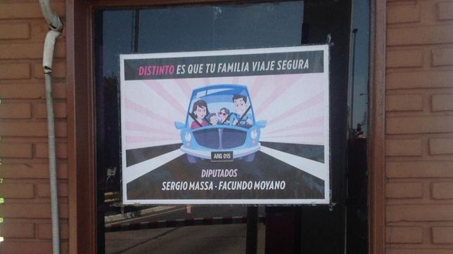 moyanito usa caricaturas para tambien ser distinto