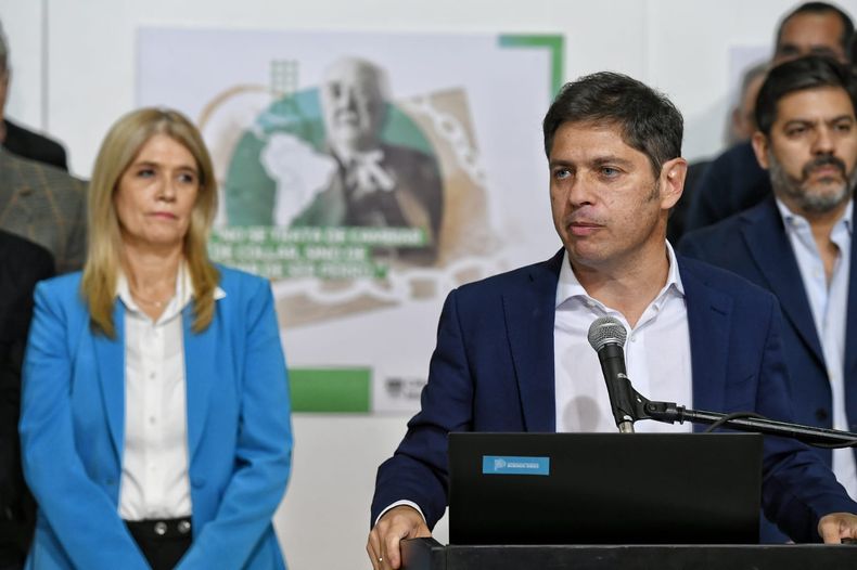 Axel Kicillof junto a Verónica Magario