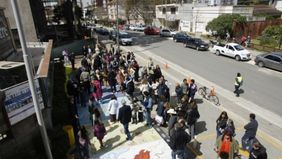 Pinamar: inauguraron “una película en la vereda”