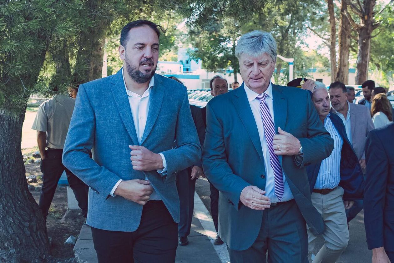 El gobernador de La Pampa Sergio Ziliotto junto al intendente de la capital Santa Rosa, Luciano di Nápoli: protagonistas en la guerra de la conectividad.