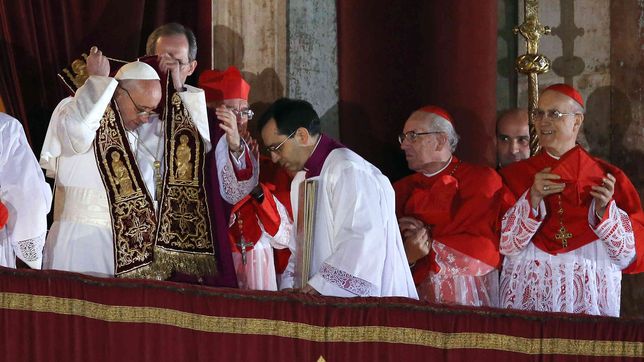 Jorge Bergoglio al ser proclamado papa Francisco